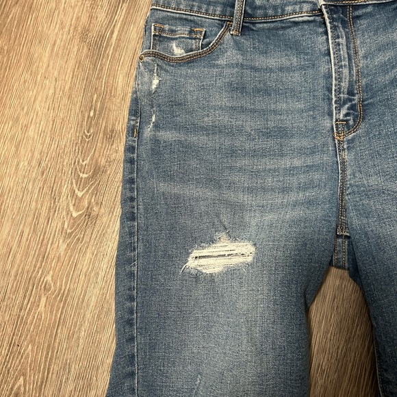 Old Navy Distressed Jean Shorts 10 🩳 - Picture 3 of 9